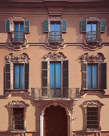 Facciata del Palazzo Rota Pisaroni Facciata del Palazzo Rota Pisaroni